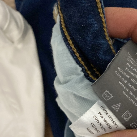 Lot of 2pair of TORRID  jeans white/crop boyfriend blue/crop midfit super skinny - Picture 15 of 16